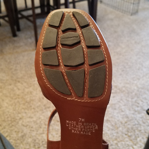 COLDWATER CREEK BROWN BUCKLE SANDAL HEEL SHOE 7 - Picture 7 of 8